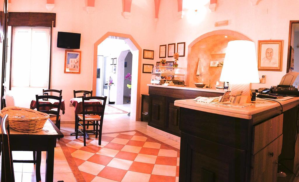Albergo Vittoria Taviano  Exterior foto